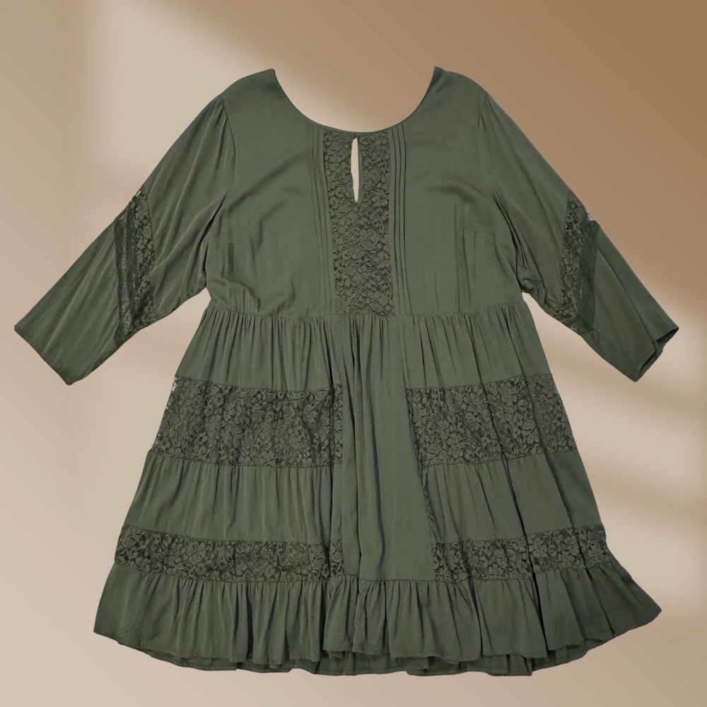 Torrid Ladies Green & Lace Dress Sz 2XL Flowy Fun Feminine NWOT - Picture 2 of 4